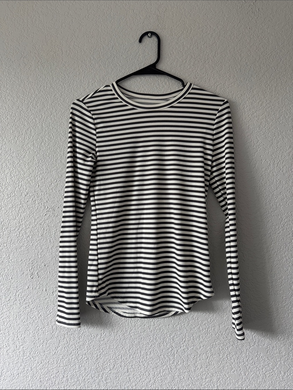 No Boundaries Black & White Striped Long-Sleeve Crewneck Top